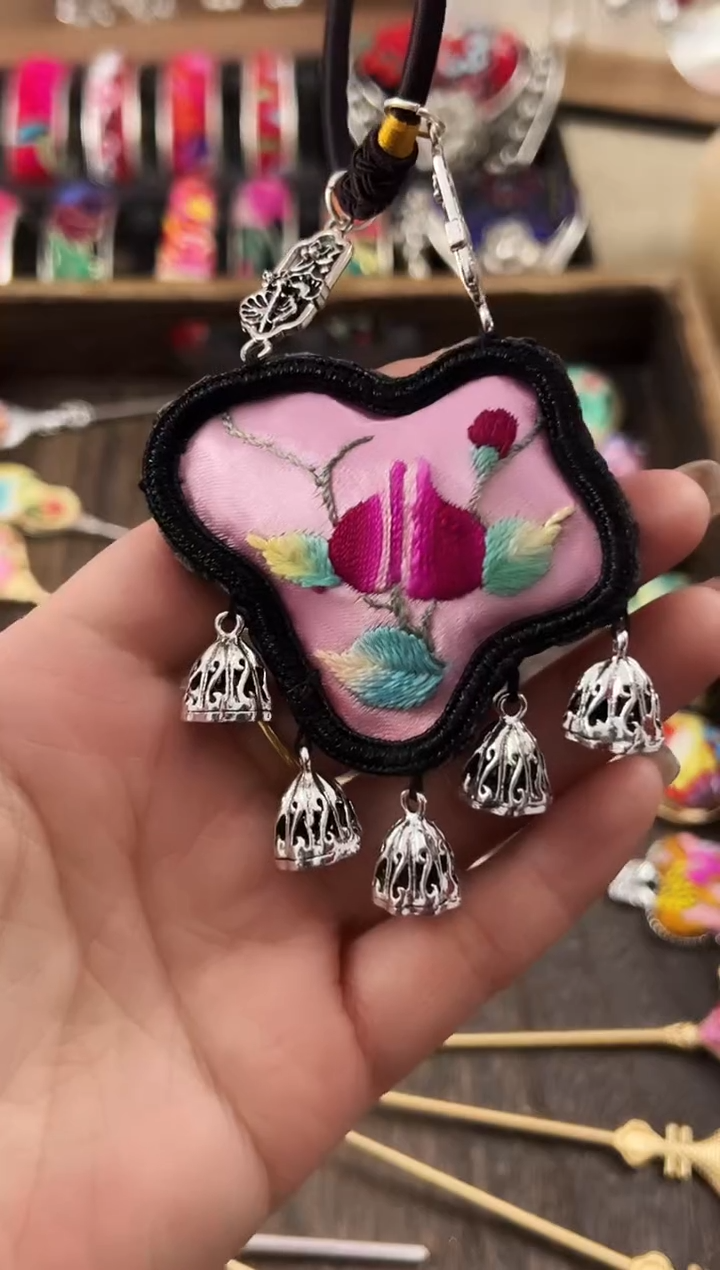 【闪购商品】织绣民族风老绣饰品473