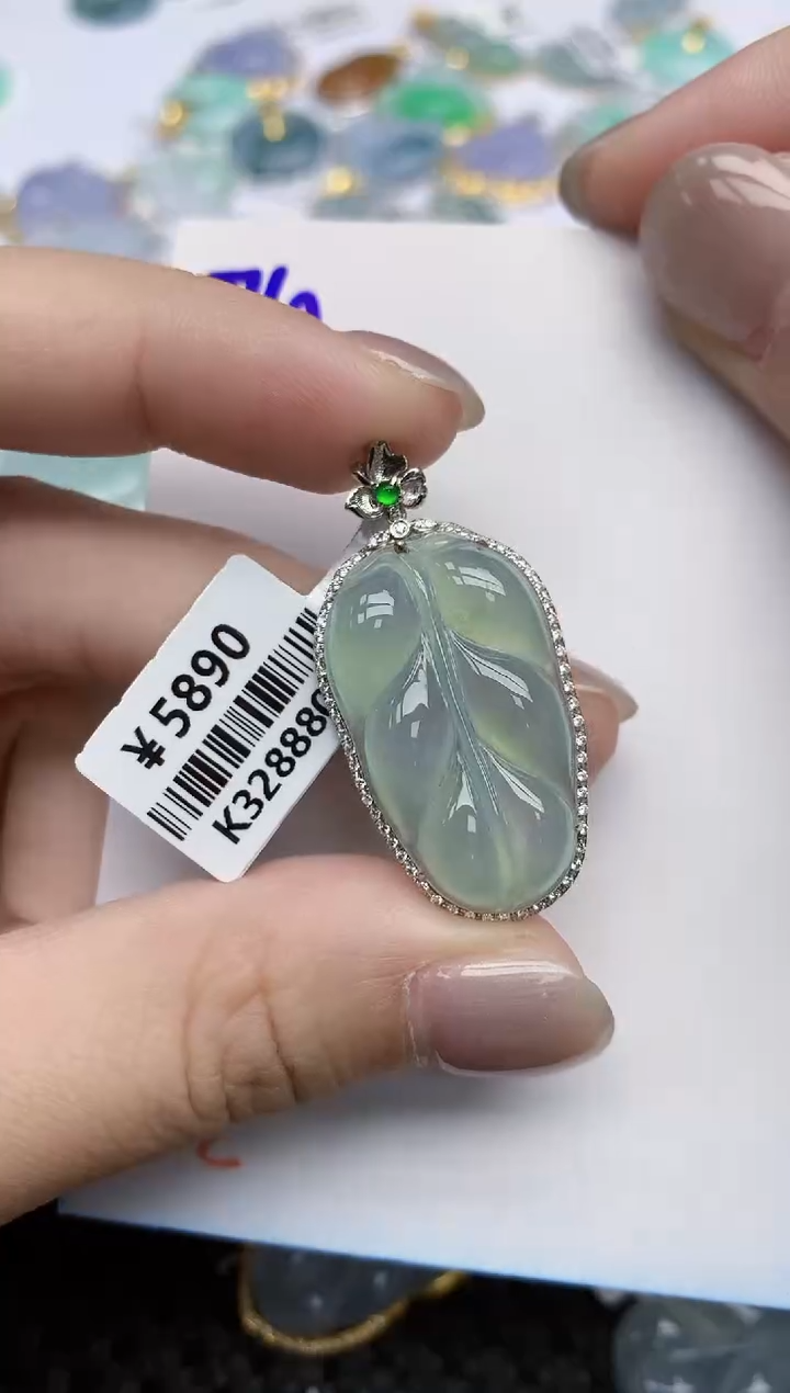 【闪购商品】翡翠颈饰18K金镶嵌天然翡翠A货
