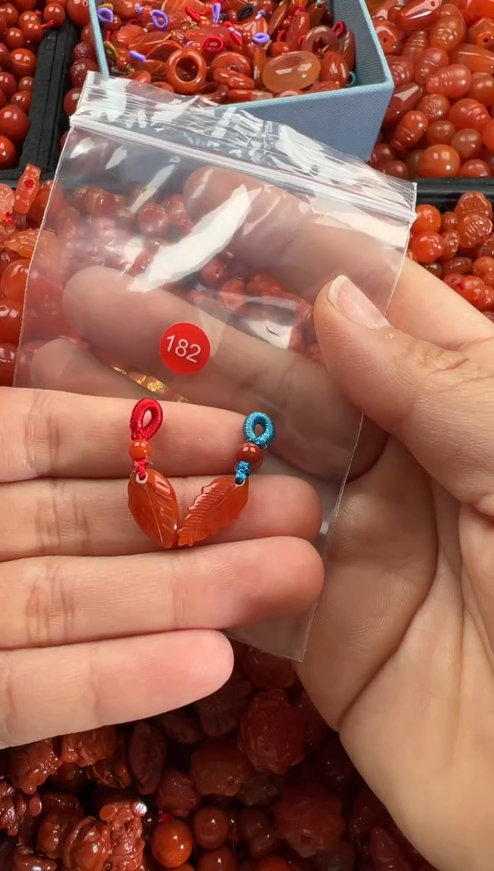 【闪购商品】南红玛瑙颈饰未镶嵌1