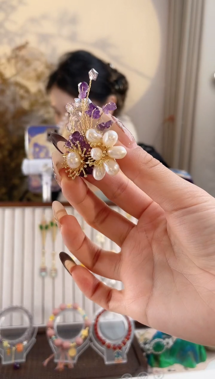 无铜合金烟花紫水胸针