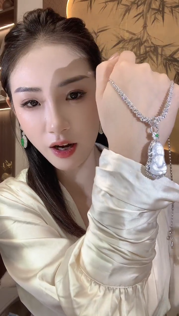 【闪购商品】翡翠吊坠(不含链)18K金镶嵌A14