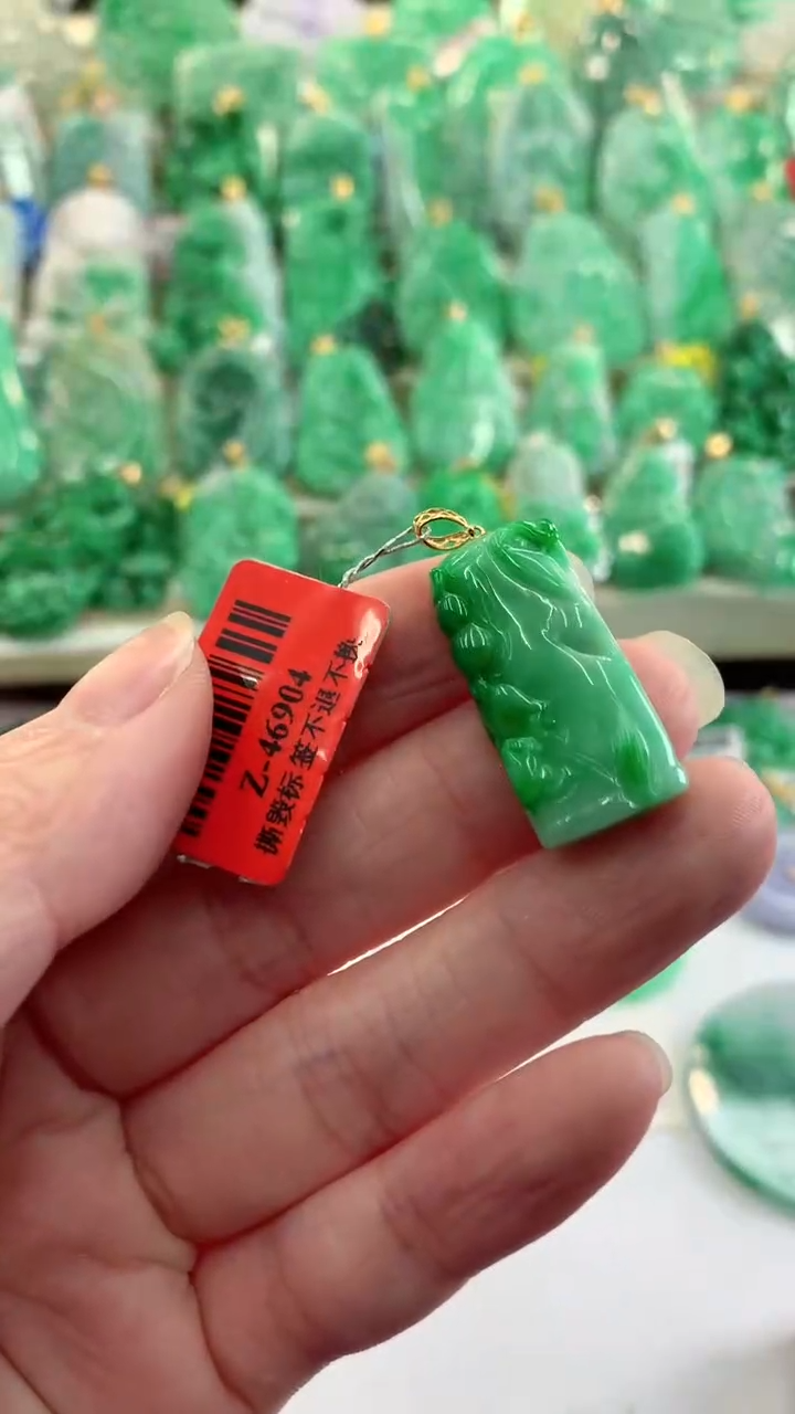 【闪购商品】翡翠吊坠(不含链)18K金镶嵌挂件