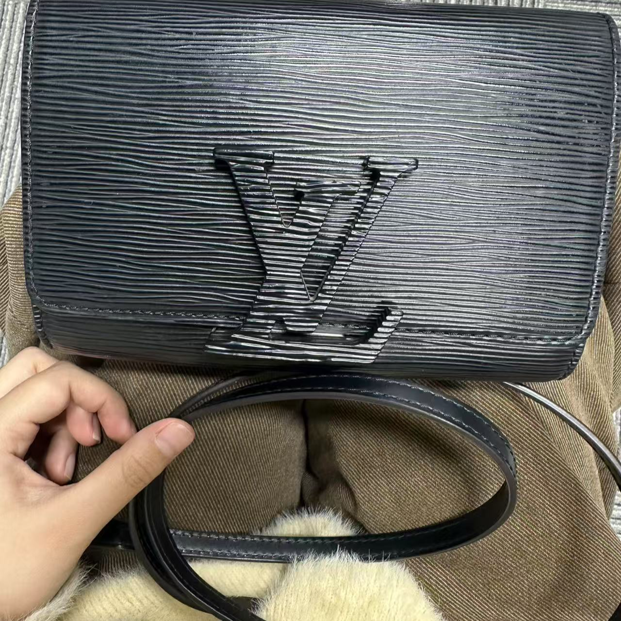 95新 LouisVuitton/路易威登 坤球奢选 lv水波纹斜挎包