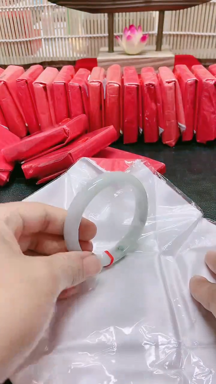 翡翠手镯未镶嵌185拍哪个图片就是发哪个60圈口