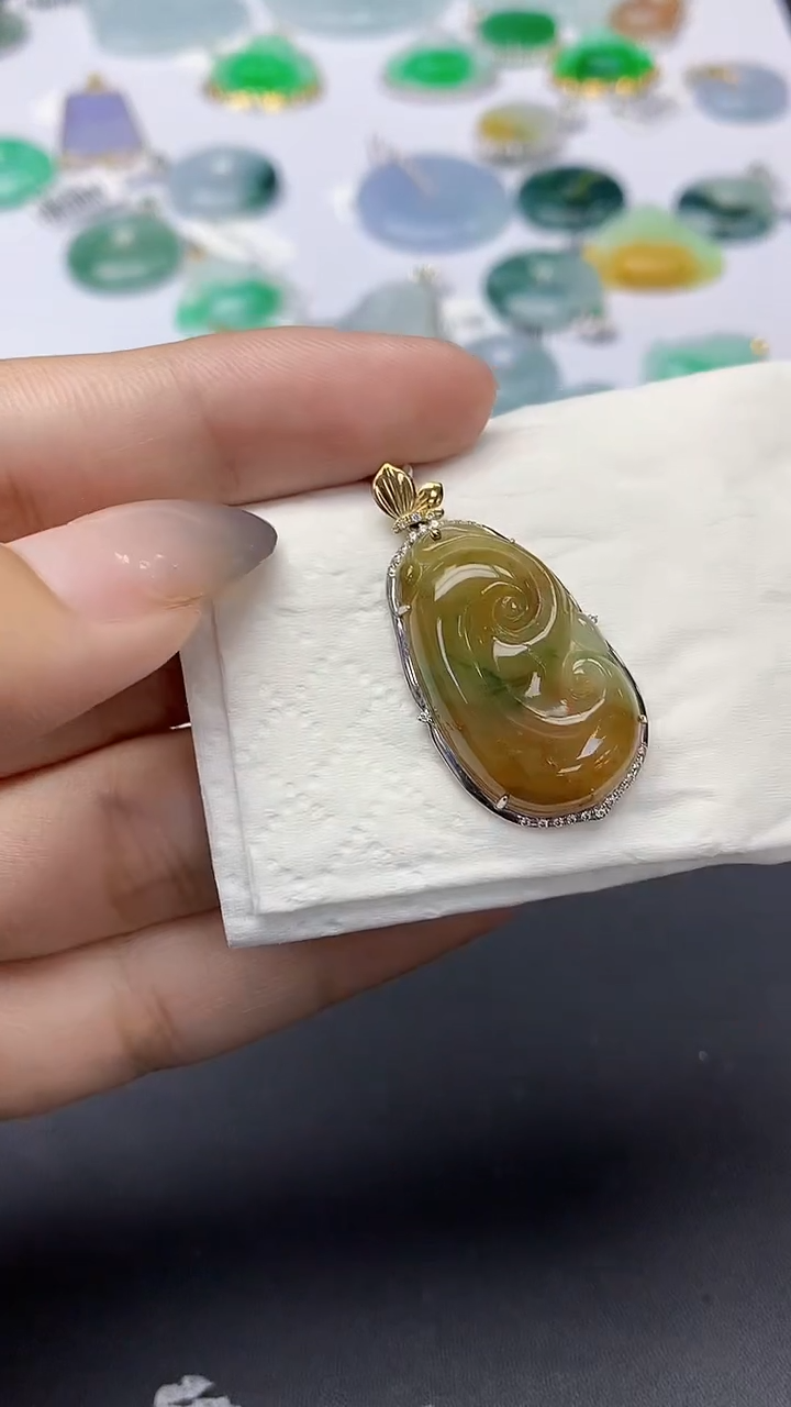 翡翠18K金镶嵌颈饰天然缅甸a货翡翠