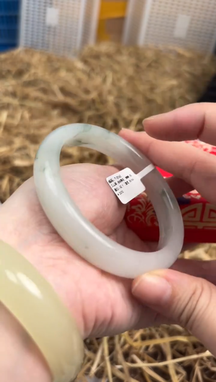 未镶嵌手镯石英质玉T-3163