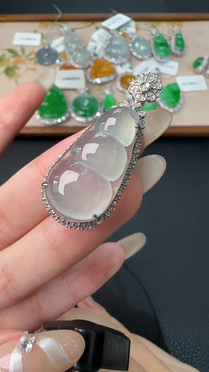 【闪购商品】翡翠吊坠(不含链)18K金镶嵌37