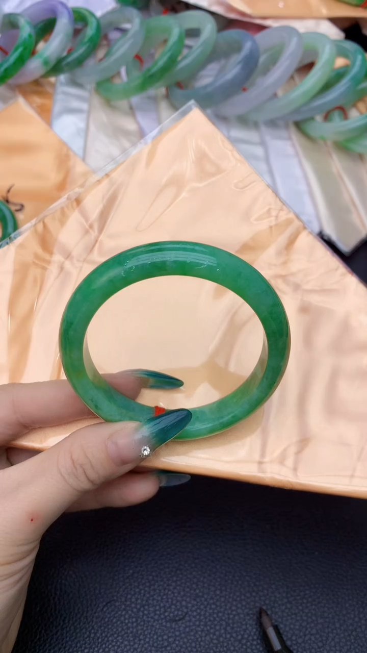 【闪购商品】翡翠手镯未镶嵌1018394177