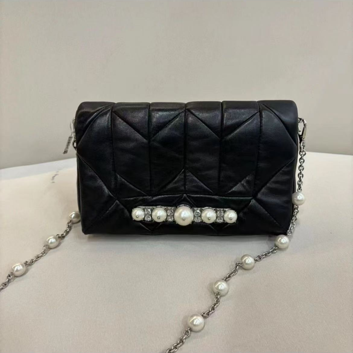 95新 MIU MIU/缪缪 【总仓】珍珠链条woc 链条包/BGB200540097