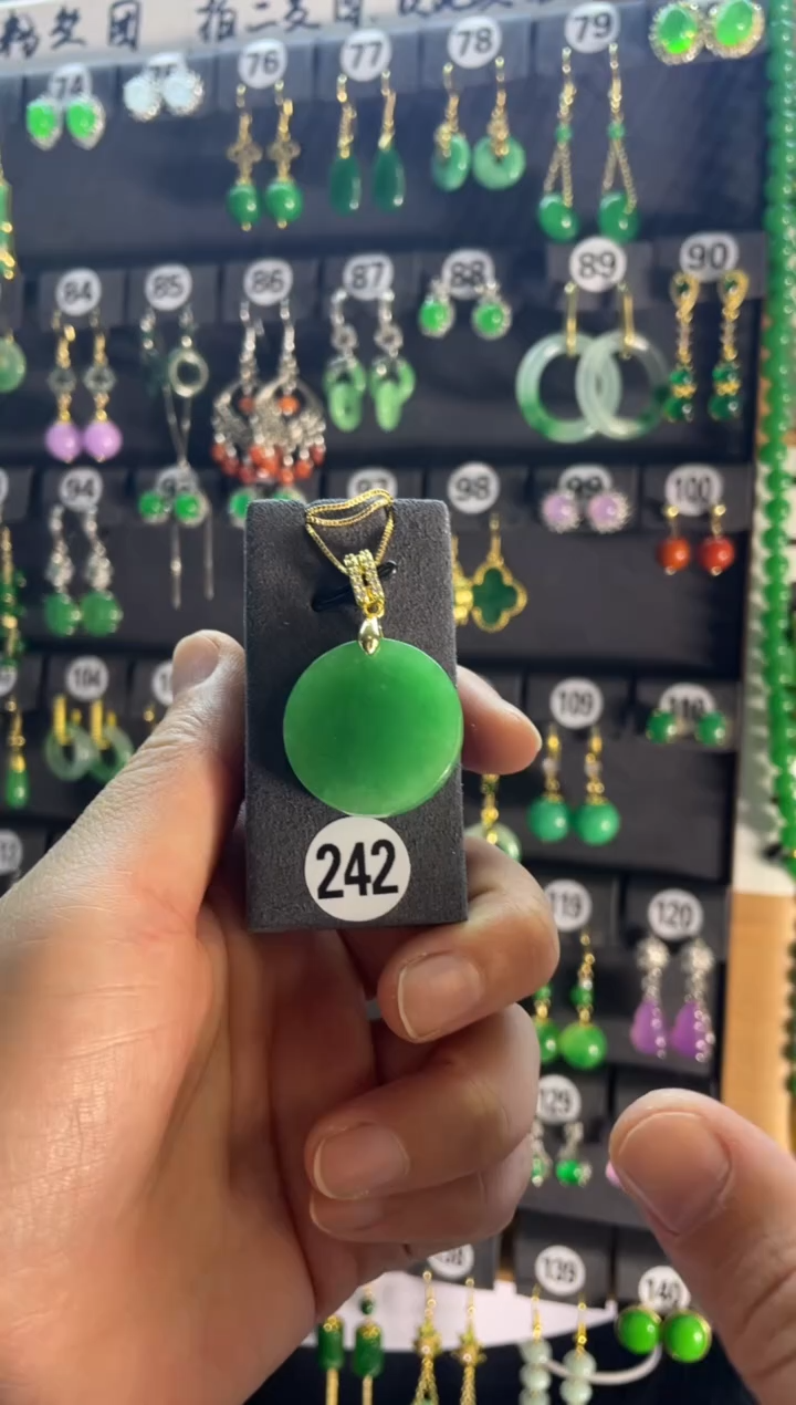 【闪购商品】翡翠颈饰银S925镶嵌242...