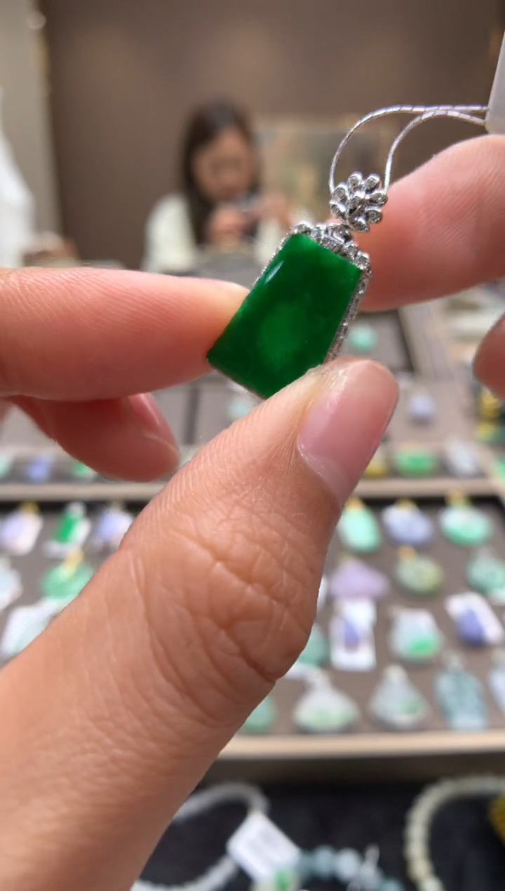 【闪购商品】翡翠颈饰18K金镶嵌无事牌