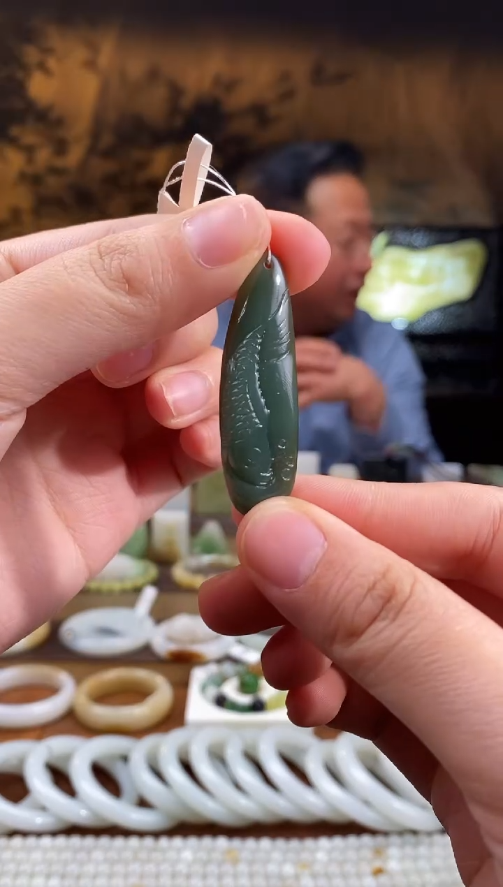 颈饰未镶嵌和田玉新疆塔青 特细 鱼 