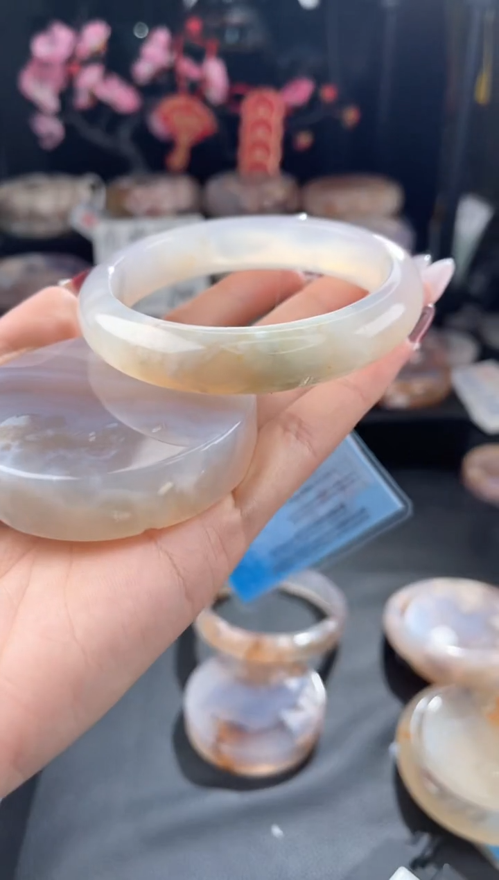 【闪购商品】石英质玉手镯未镶嵌61