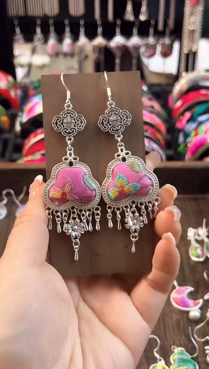 织绣民族风老绣饰品410