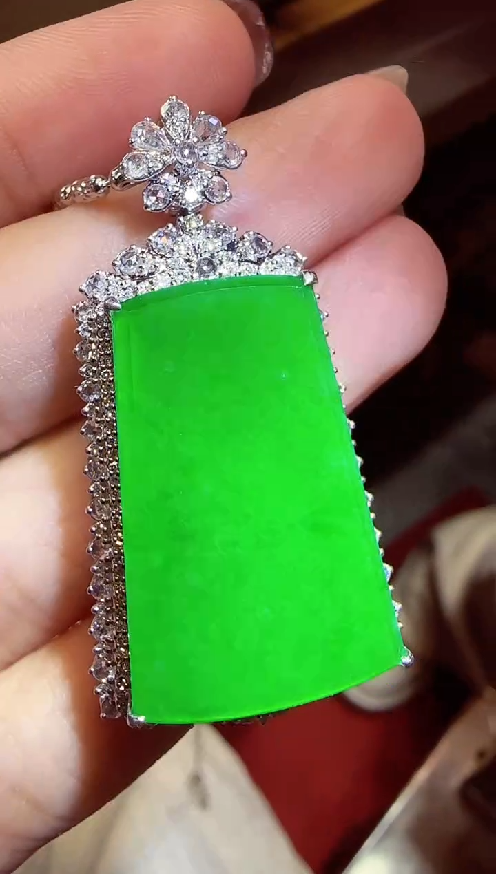 【闪购商品】翡翠吊坠(不含链)18K金镶嵌无事牌