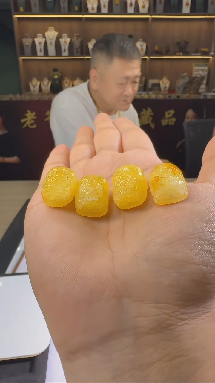 未镶嵌蜜蜡裸石蜂蜜色呆萌貔貅绑绳发货随机发一个