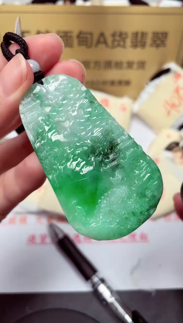 颈饰未镶嵌翡翠天然缅甸翡翠A货