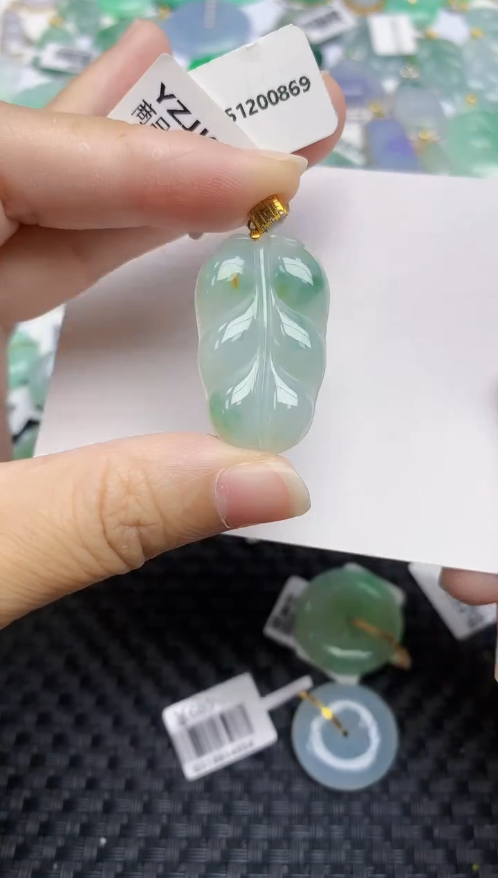 翡翠18K金镶嵌颈饰天然翡翠A货