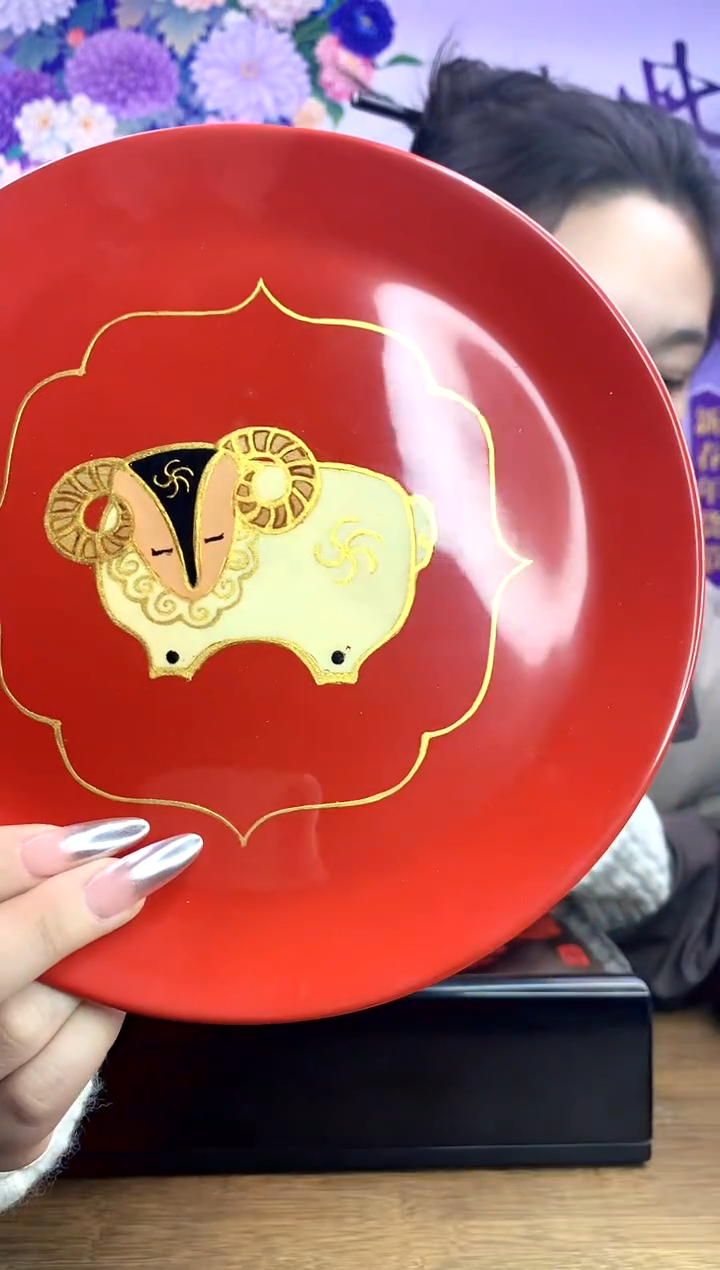 【闪购商品】彩绘团羊圆盘（红）