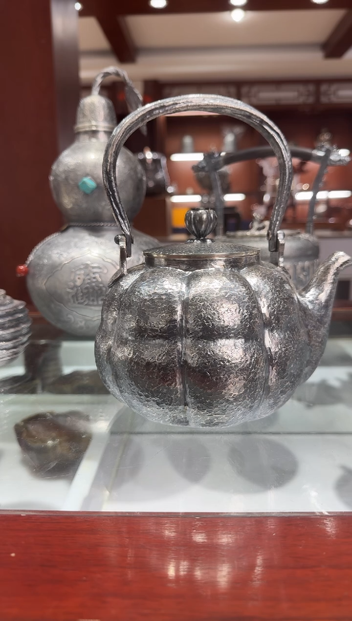 木*足银精工手工锤纹熏色立筋提梁烧水壶