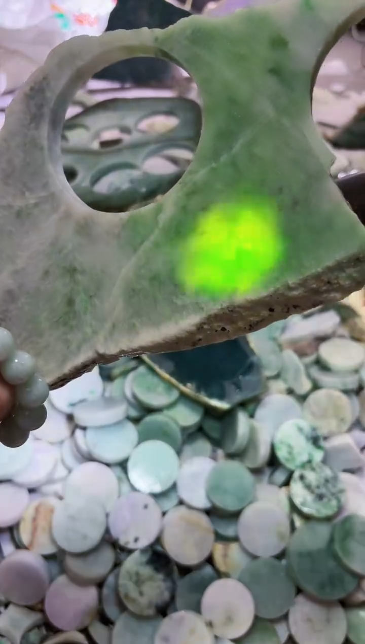 【闪购商品】翡翠颈饰未镶嵌A货吴玉2108