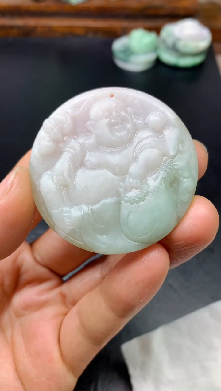 颈饰未镶嵌翡翠李*，逍遥佛