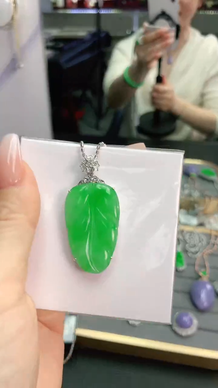 【闪购商品】翡翠颈饰18K金镶嵌赠礼盒证书 