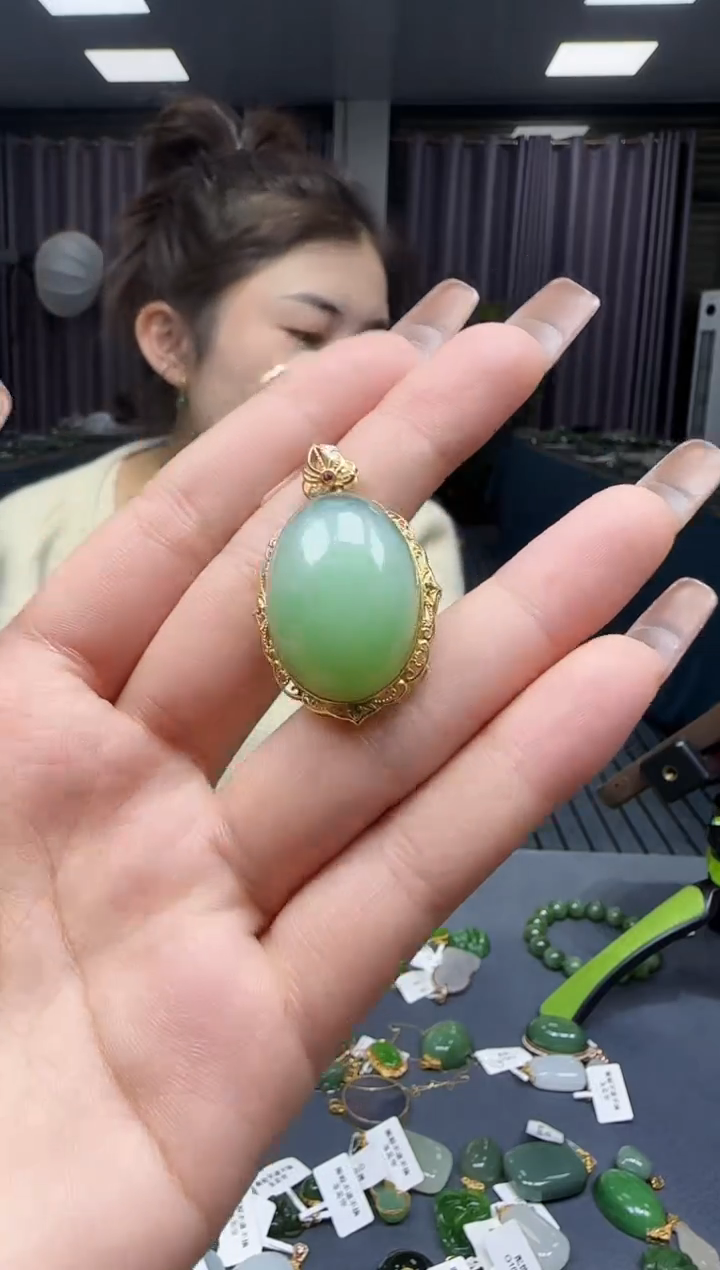 【闪购商品】和田玉挂件18K金镶嵌1