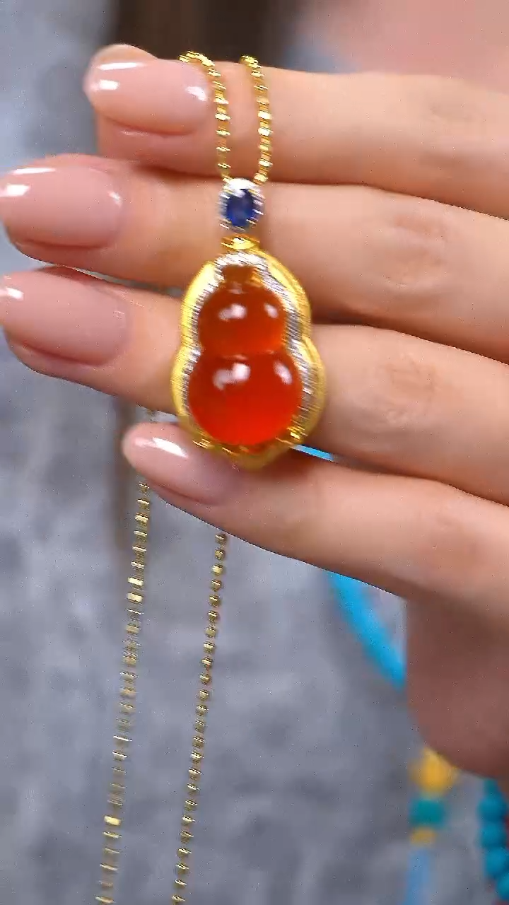 18K金镶嵌葫芦吊坠南红玛瑙不含链