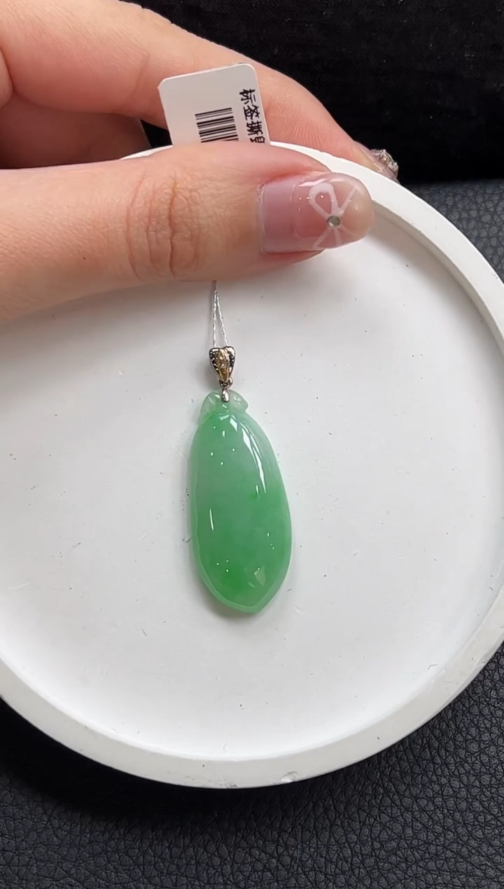 【闪购商品】翡翠颈饰18K金镶嵌福瓜