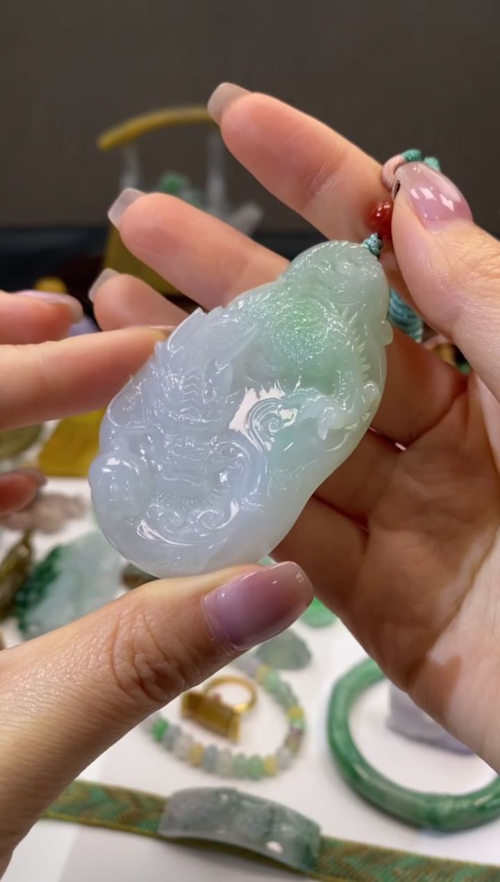 翡翠未镶嵌颈饰翡翠龙牌