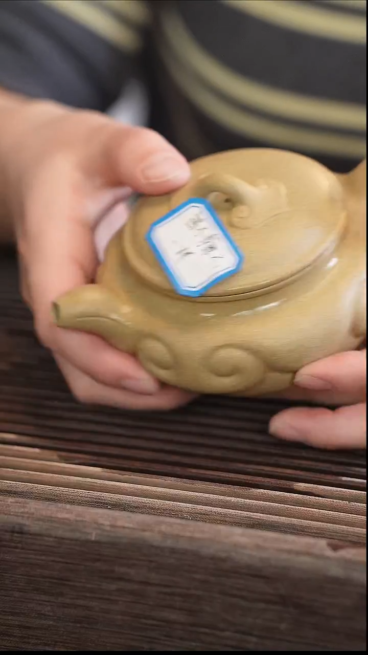 茶壶紫砂如意仿古 本绿 半手工 240cc【盖子薄厚程度不一样】