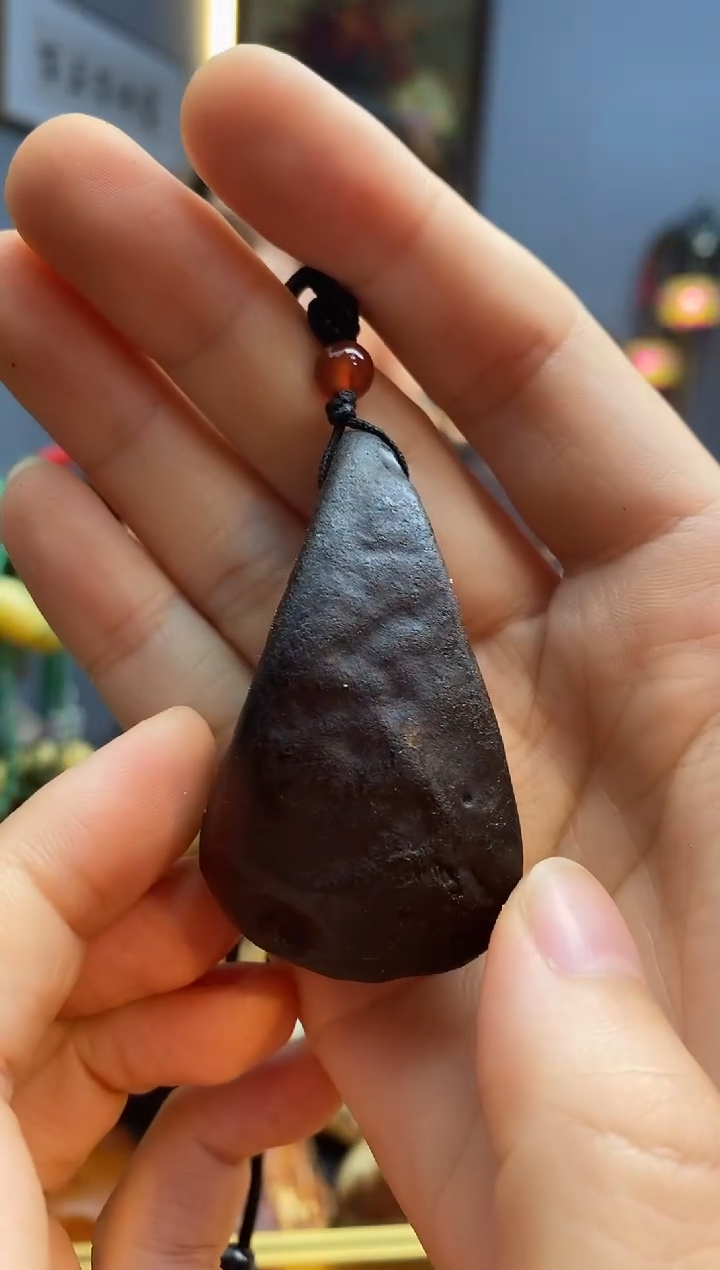 未镶嵌颈饰琥珀吊坠