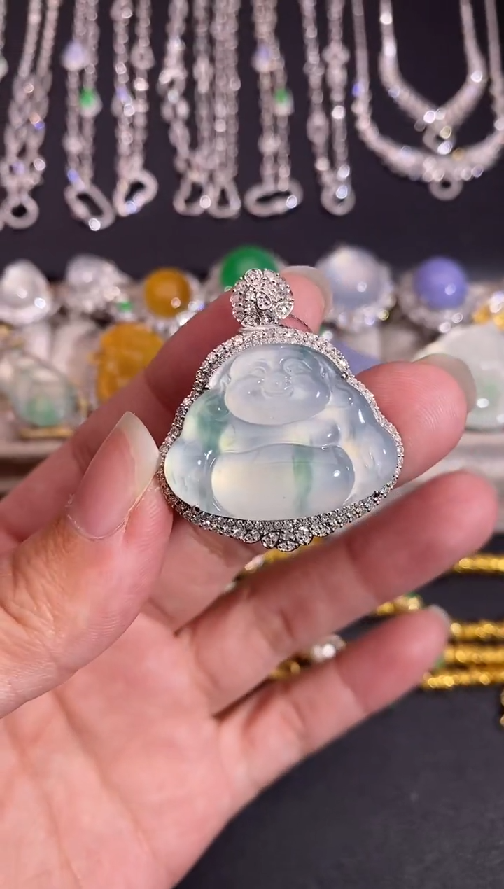 颈饰18K金镶嵌翡翠吊坠