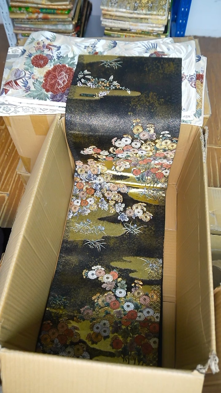 织绣天****子本金箔花卉花卉
