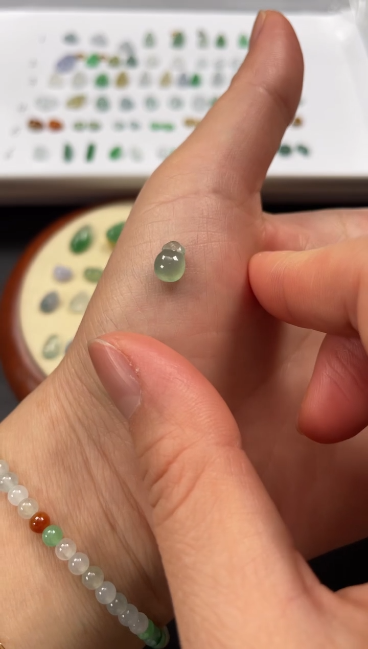 吊坠(不含链)18K金镶嵌翡翠一个JK429