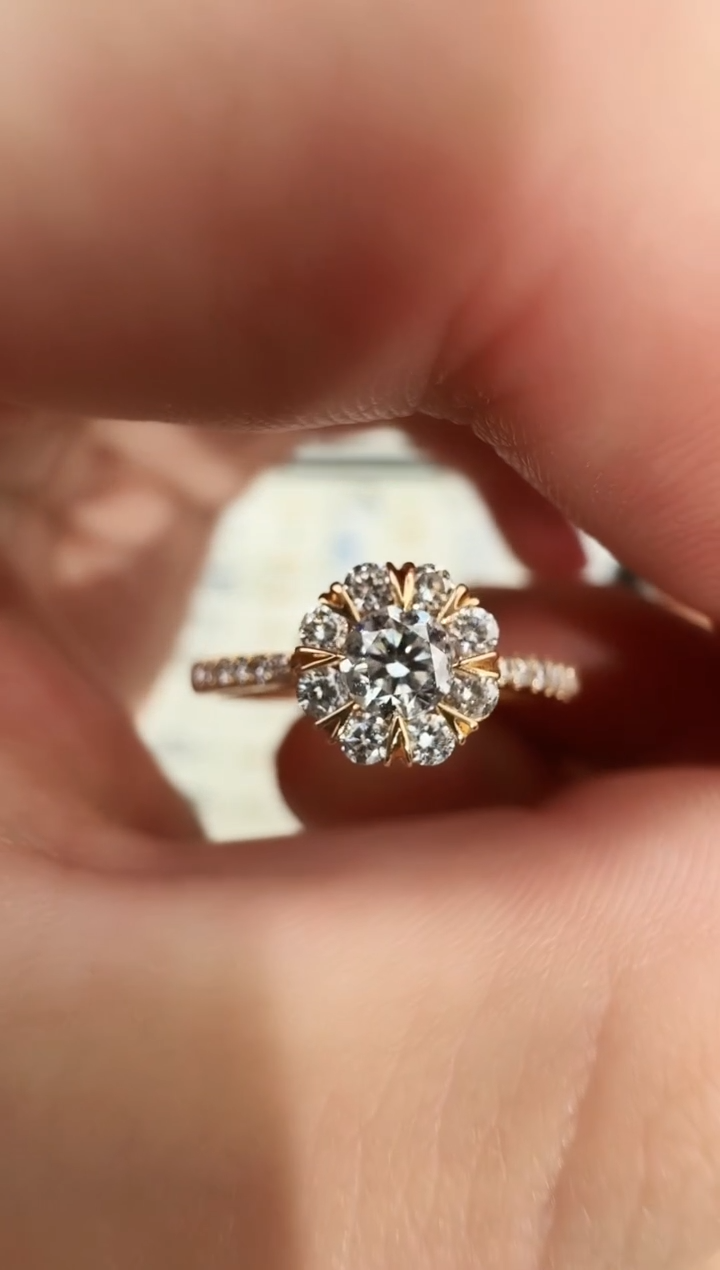 【闪购商品】钻石戒指/指环18K金镶嵌k玫戒指1.88g