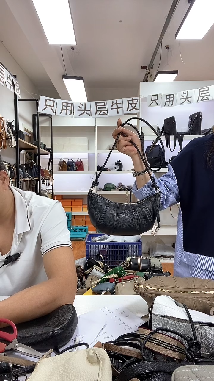 头层牛皮牛角包黑色