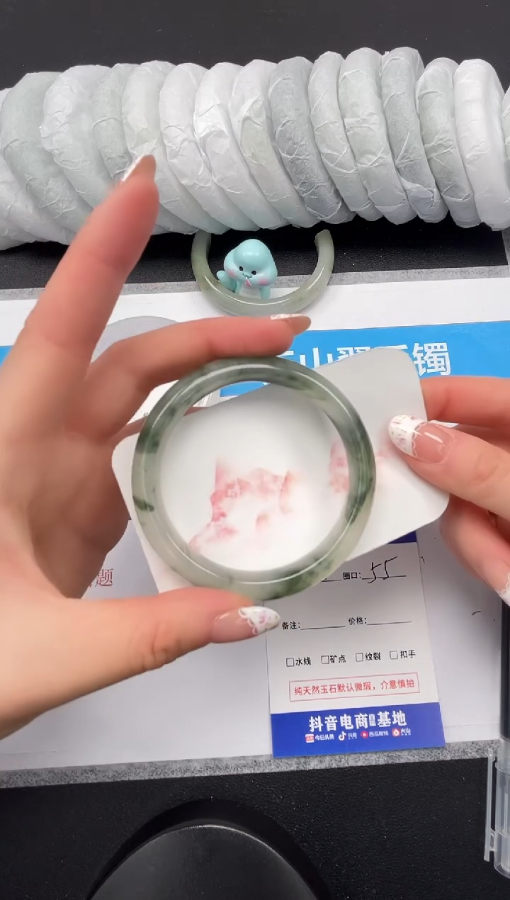 【闪购商品】石英质玉未镶嵌手镯135-55