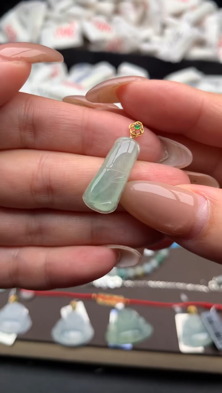 【闪购商品】翡翠颈饰18K金镶嵌—