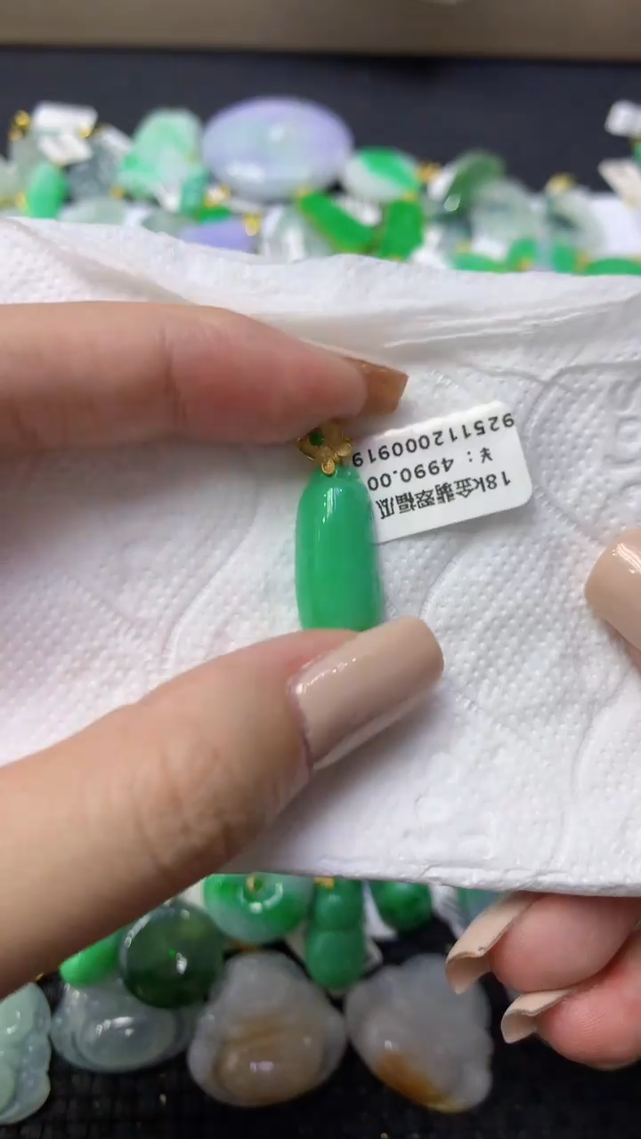 颈饰18K金镶嵌翡翠天然缅甸翡翠A货