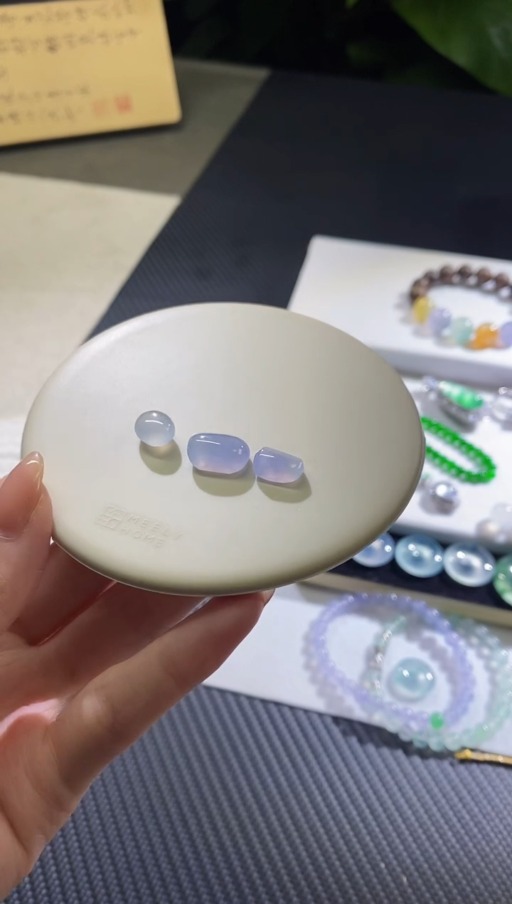 【闪购商品】翡翠挂件未镶嵌一手