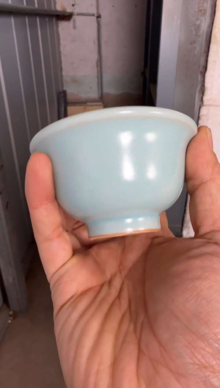 16-1压手杯无纹（海英底款开窑）