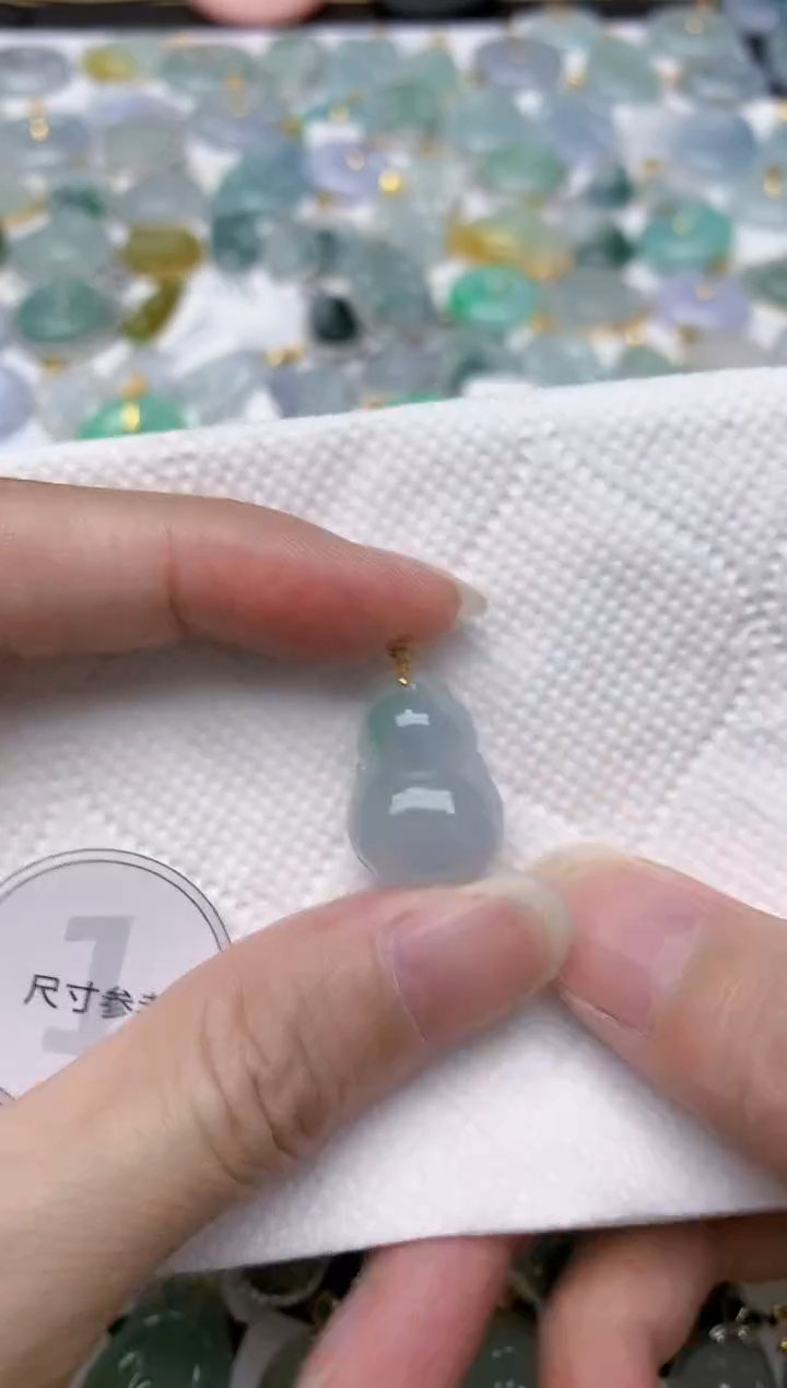 翡翠18K金镶嵌颈饰天然A货翡翠