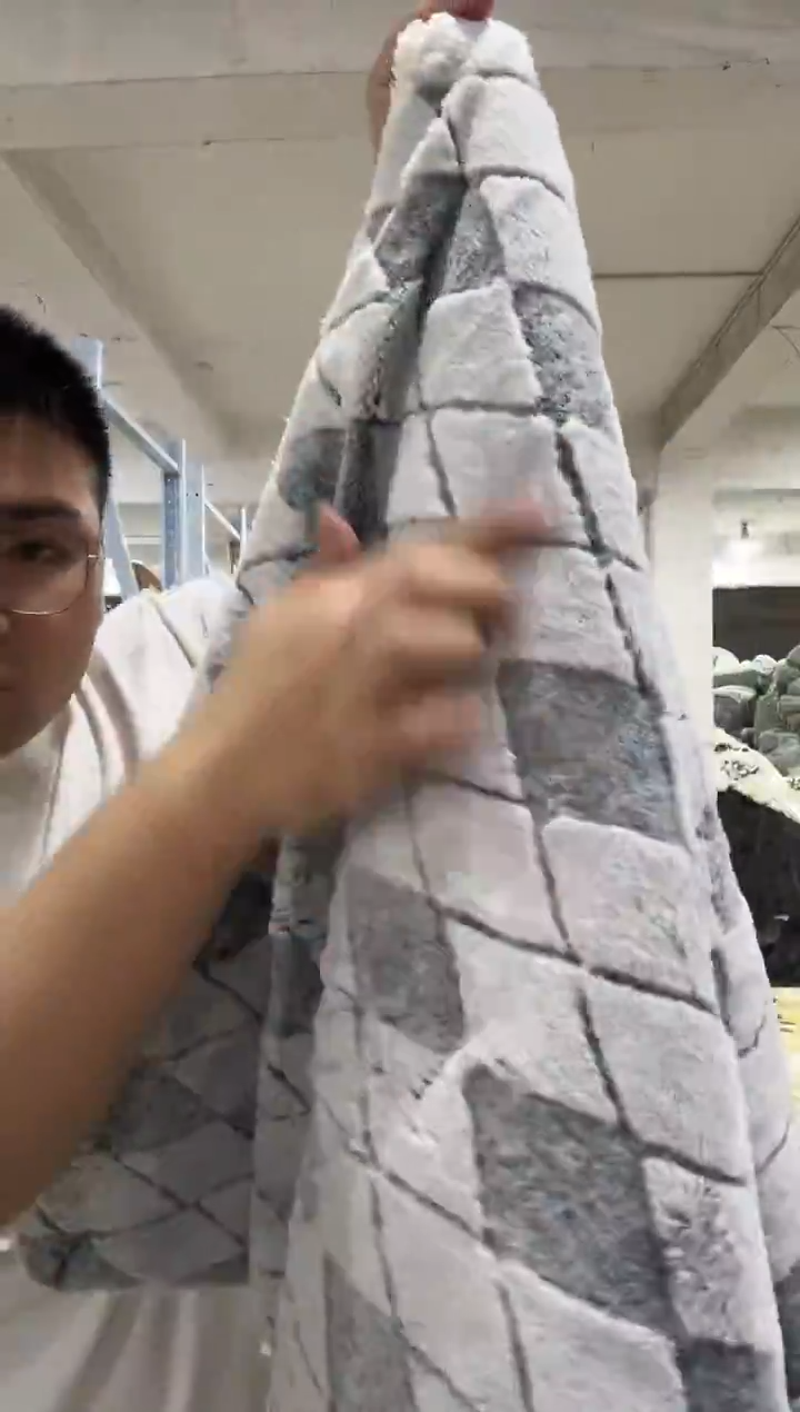 兔毛清货【1.5*2米兔兔单人被】外贸原单毛毯底价清货拼手速