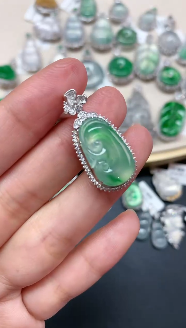 【闪购商品】翡翠吊坠(不含链)18K金镶嵌A152|9800