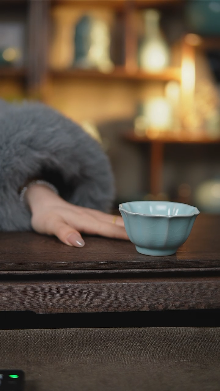 【闪购商品】杯仿古月白白象杯瑕