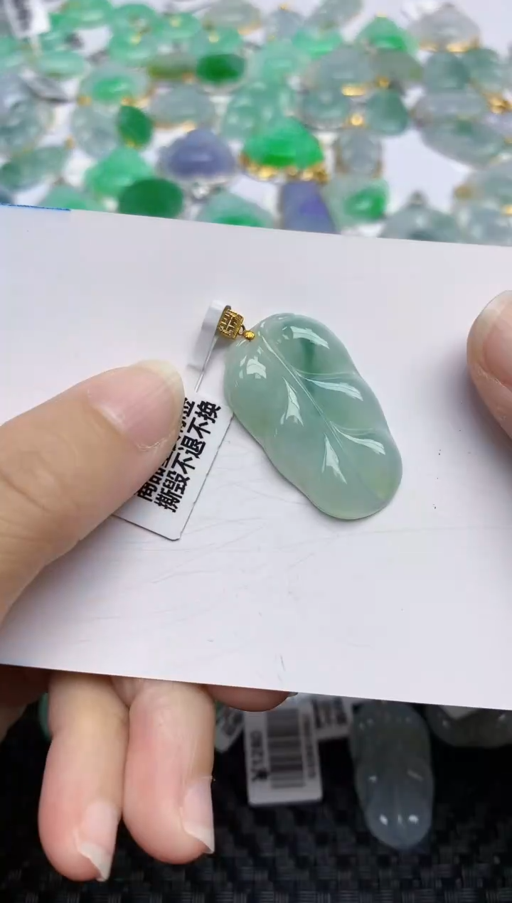翡翠18K金镶嵌颈饰天然翡翠A货