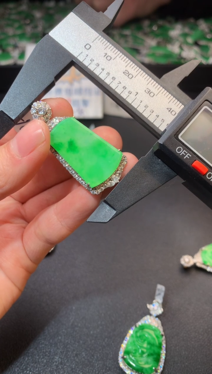 【闪购商品】翡翠颈饰银S925镶嵌翡翠1