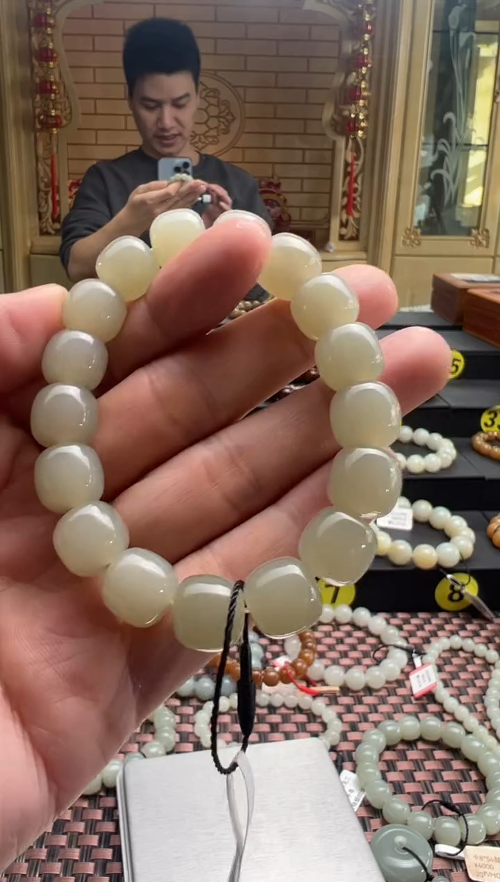 【闪购商品】和田玉手串未镶嵌且末料青白玉老型珠卡11*12手串